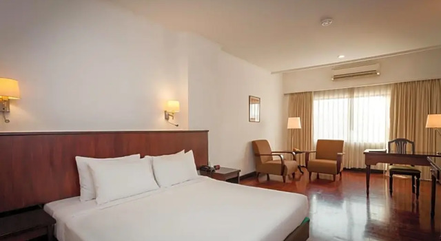 Номер Standard с балконом Le Charme Vientiane Hotel