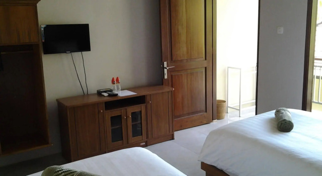 Senggigi Cottages Lombok, Забронировать Отель Отели Сенггиги с парковкой, рядом с Batu Bolong Temple, Парковка