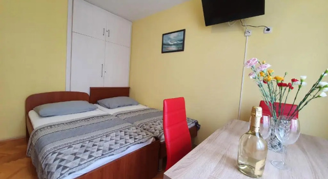 Apartments Ribarević, Varaa Huoneisto Hotellit Split-Dalmatia pysäköinnillä, Pysäköinti