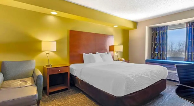 Suite Clarion Pointe Staunton East