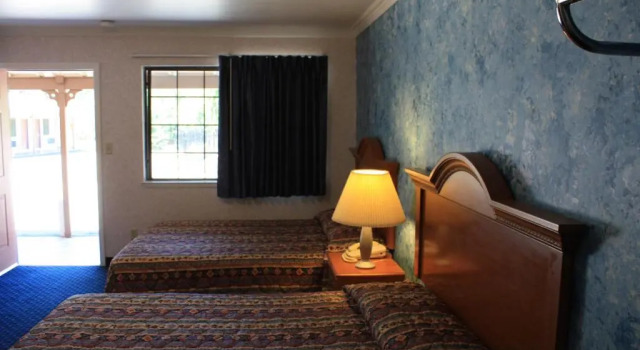 Четырёхместный номер Standard Mother Lode Motel