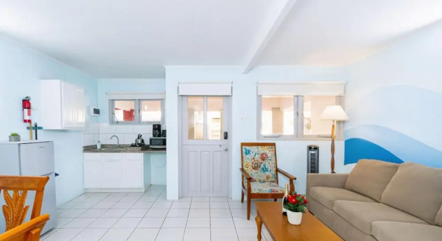 2BR 1BA Ground Level in the Heart of Aruba Pool, Varaa Huoneisto Noord Aruba