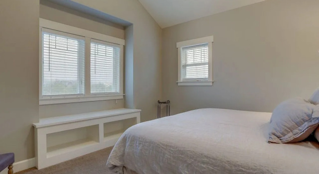 Spacious Five Peaks Home with Soaking Tub and BBQ by RedAwning