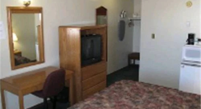 Hilltop Motor Inn, Varaa Hotelli Elk Point Central Alberta