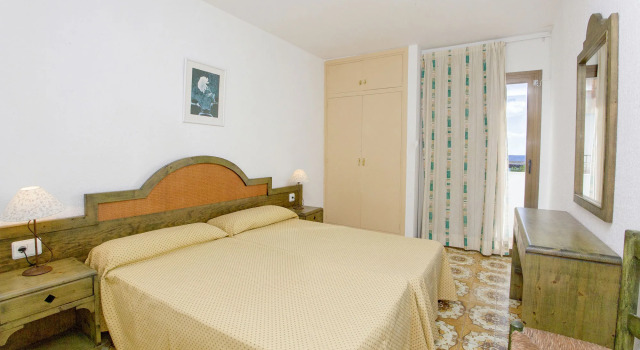 Apartamentos Bon Lloc, Забронировать Отель Отели в центре Санта-Эулалия-дель-Рио, в центре