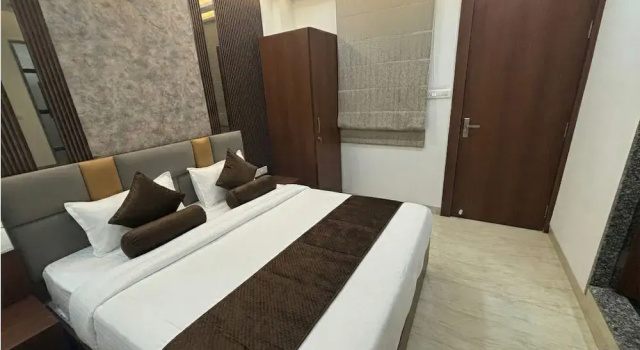 Hotel Shaurya Palace Vijay Nagar - Indore, Забронировать Отель Отели Индаура с парковкой, Парковка