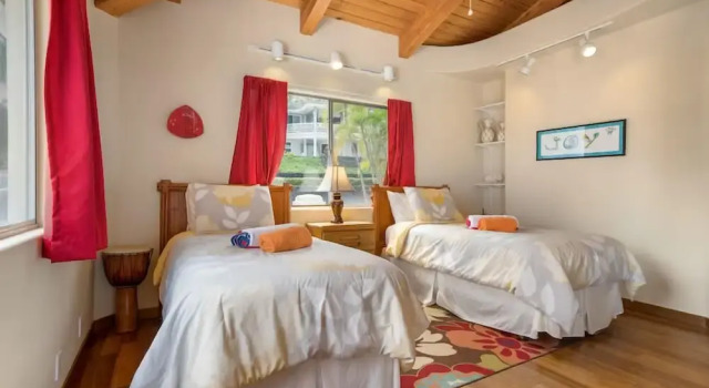 Kona Wa'a Paradise Getaway