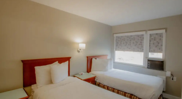 Семейный люкс Scotts Inn & Suites