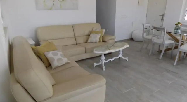 3-Bed Villa Sleeps 8 with Private Pool, Забронировать Вилла Санта Пола Коста-Бланка