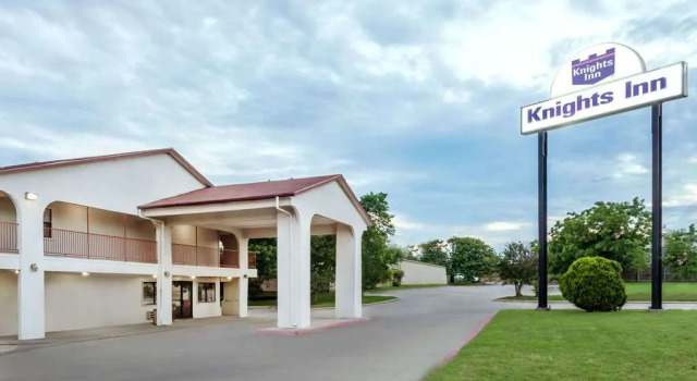 Deluxe Inn Denton, Забронировать Отель Дентон Dallas - Fort Worth Metropolitan Area