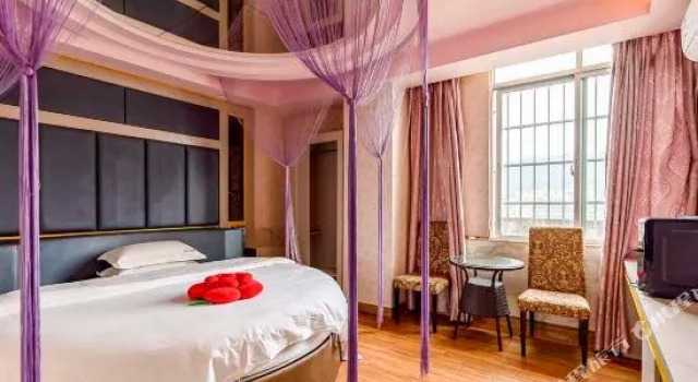Dongping Hotel (Guangzhou Baiyun Dongping Subway Station)