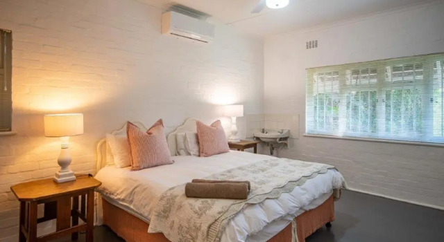 Kwa Thibi Cottage Sleeps 14-with inverter, Забронировать Дом для отпуска Пляж Умдлоти Durban North Coast