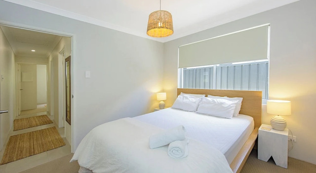 The White House, Book Hotel Geographe Western Australia