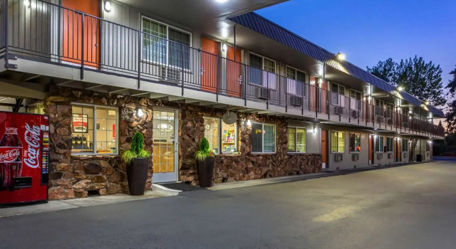 Econo Lodge Inn & Suites Hillsboro - Portland West, Reserva ahora Hotel Hillsboro Willamette Valley
