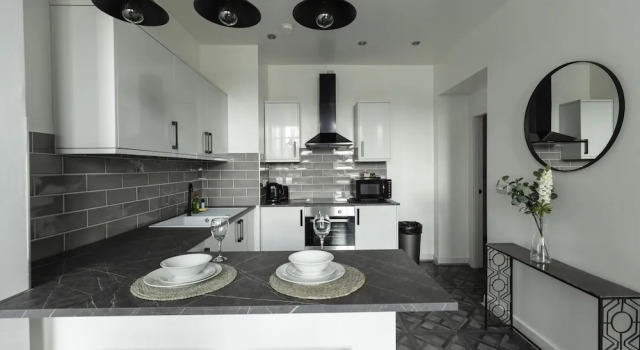 Двухместные апартаменты Executive Spire Accommodations Ltd.