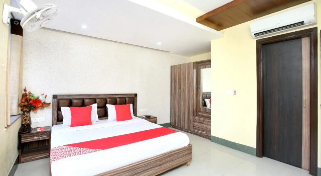 OYO 15030 Hotel ESS PEE Grand