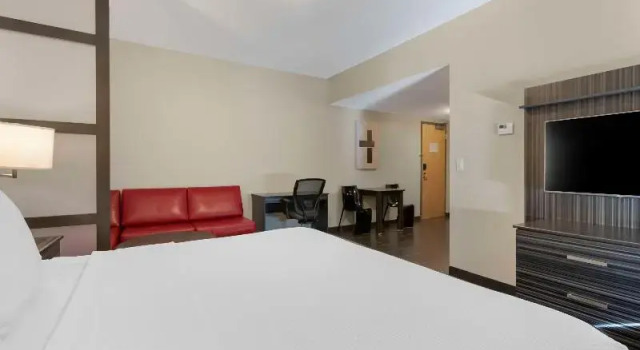 Люкс Standard Best Western Plus Airport Inn & Suites
