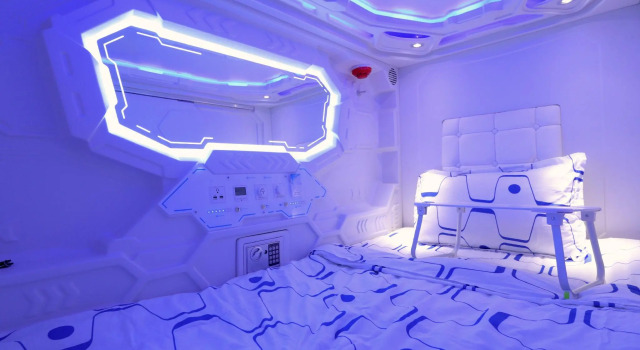 Капсула JC Space Capsule Hotel