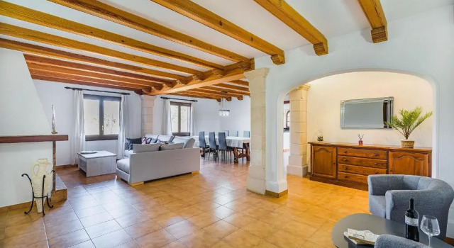Magdalena, Book Hotel Pollença Majorca