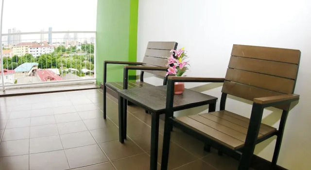 Трёхместный номер Deluxe с балконом и с видом на сад Arthitaya Green Nature Hotel & Lakkhana Poolside Resort