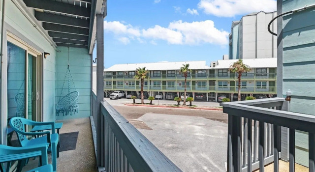 Коттедж 2BR Condo Beach Access Pool and Walk to Hangout