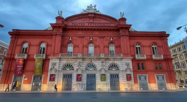 Giglio Rosso, Забронировать Отель Отели в центре Бари, в центре