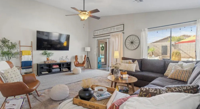 Maricopa Home <1 Mile to The Duke Golf Course!, Book Feriehus Sommerhuse i Maricopa, Hytte
