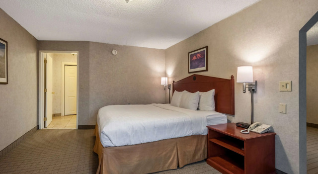 Двухместный люкс SureStay Hotel by Best Western SeaTac Airport North