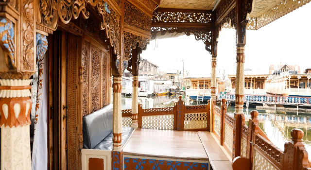 OYO 72547 New Lucifer House Boat, Забронировать Отель Сринагар Jammu & Kashmir Ski, рядом с Lal Chowk Ghantaghar