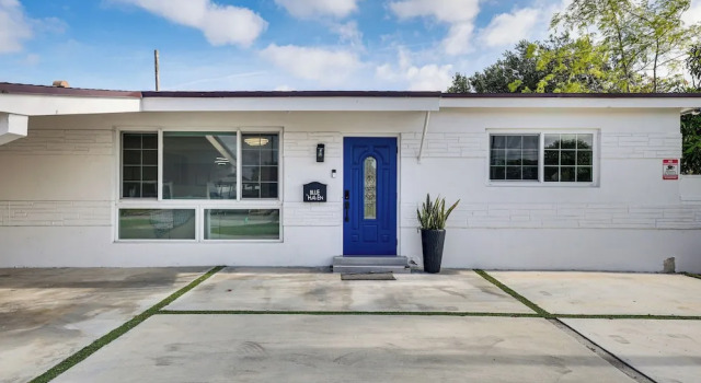 2 Mi to Hard Rock Stadium: Home w/ Hot Tub!, Varaa Lomakoti Huvilat kohteessa Florida, Villa