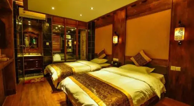 New Longmen Homestay, Забронировать Отель Лицзян Юньнань, рядом с Улица Сквер-стрит Древнего города Даянь