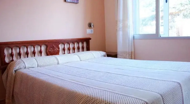 Hostal Isabel, Book Hotel Hotels in Aragon with Parking, Parking