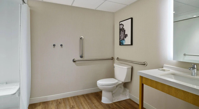 Двухместный номер Standard Delta Hotels by Marriott Muskegon Convention Center