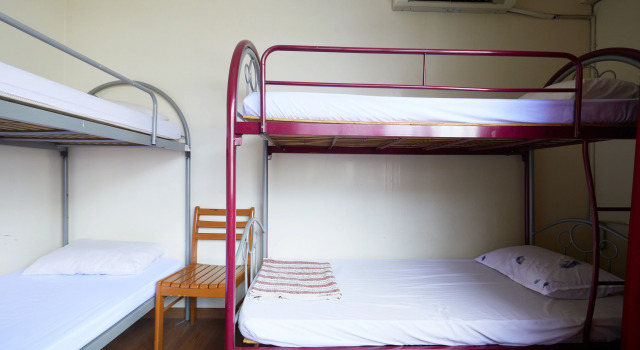 Кровать в общем номере Ros Heritage Motel