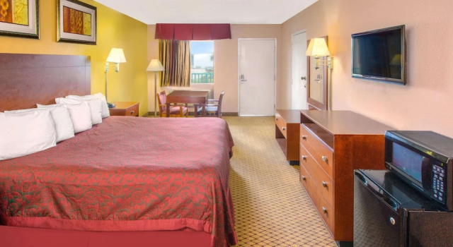 Номер Deluxe Days Inn by Wyndham Gulfport