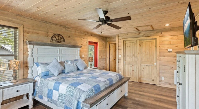 Red Sky Ridge 5 Bedroom Cabin by RedAwning