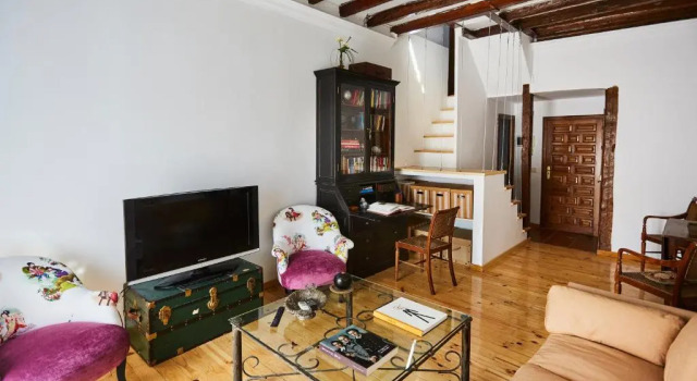 Ático duplex con terraza en puro centro, 2 a 8 pax, Забронировать Отель центр города Мадрид, рядом с Дом-музей Лопе де Вега