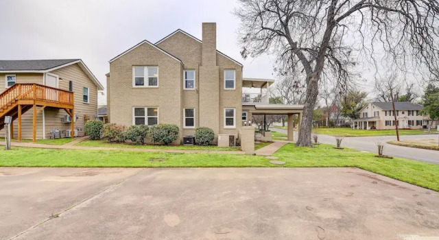 2 Mi to Dtwn: Waco Home w/ Shared Yard!, Boek Vakantiehuis Hotels in Waco met parkeren, Parkeren