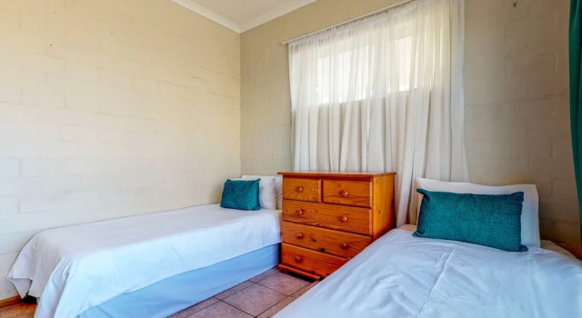Коттедж Classic Waterfront Villa Retreat, Langebaan