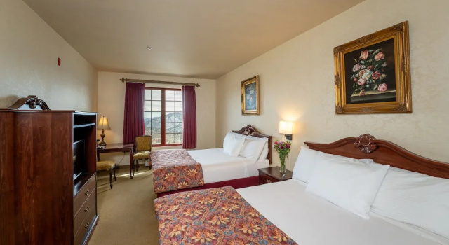 Четырёхместный номер Standard Silverland Inn