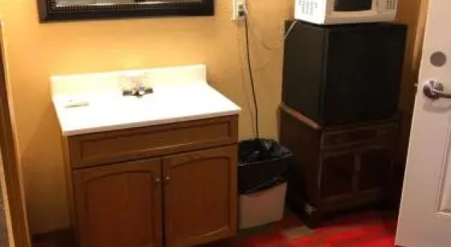 Turtle Mountain Inn, 预订 酒店 巴特纽 北达科他州
