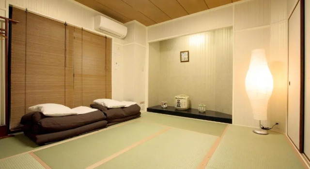 Кровать в общем номере (мужской номер) Toyotaya Hostel