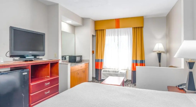 Люкс Days Inn & Suites by Wyndham Prattville-Montgomery
