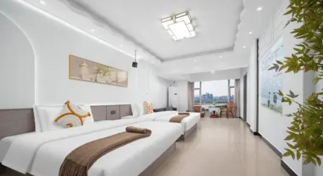 Люкс Comfort Yueji Homestay Hotel (IFS Guojin Center Branch, Wuyi Square, Changsha)