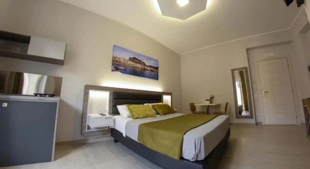 Номер Deluxe с балконом YEASY smart rooms Cefalù