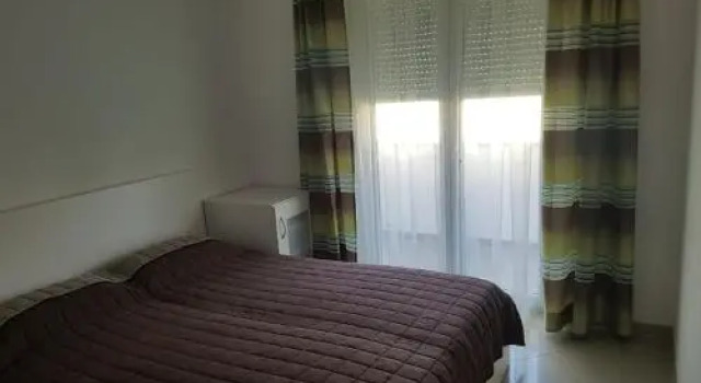 Apartment Kozina, Varaa Huoneisto Hotellit Strožanac pysäköinnillä, Pysäköinti