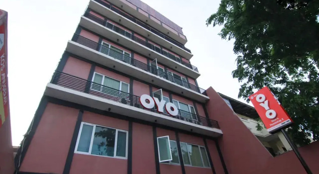 Nicks Homestay 3 by OYO Rooms, Prenota Hotel Wonocolo East Java