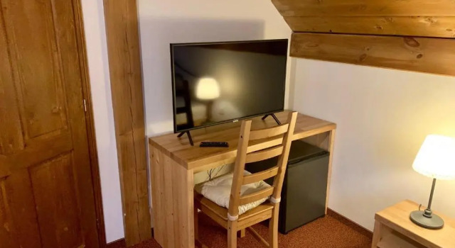 Номер Deluxe Wellness Hotel Holzberg - krytý relaxační bazén, dětský bazén, whirlpool, sauna, restaurace, bowling, venkovní hřiště, herna, pingpong, billiard