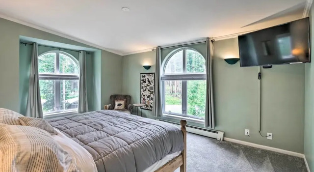 Spacious Breck Gem w/ Hot Tub: Walk to Ski Shuttle