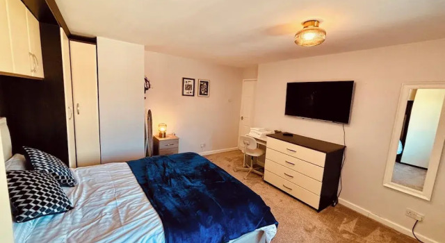 Perfect 3 Bedroom Home - Contractors & Families, Varaa Lomakoti Bilston West Midlands